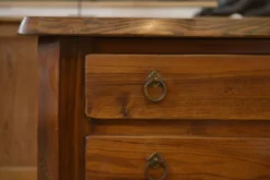 Commode brutaliste 3 tiroirs en orme par Aranjou, 1960