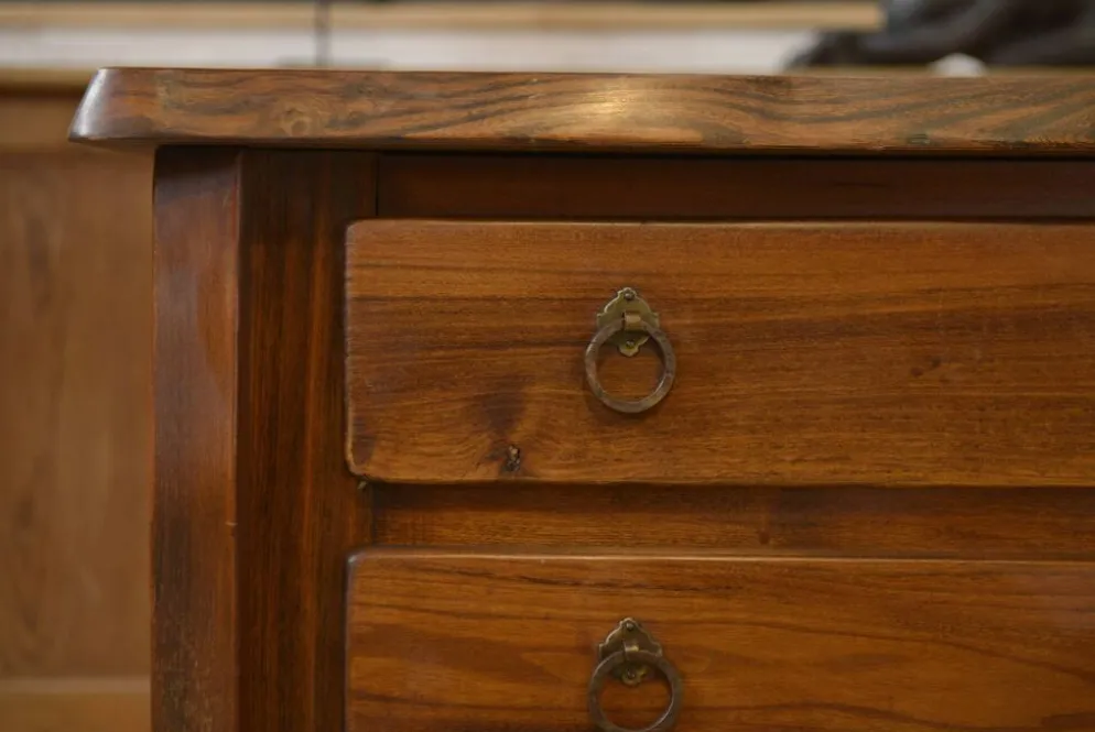 Commode brutaliste 3 tiroirs en orme par Aranjou, 1960