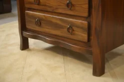 Commode brutaliste 3 tiroirs en orme par Aranjou, 1960