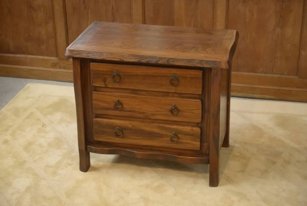 Commode brutaliste 3 tiroirs en orme par Aranjou, 1960