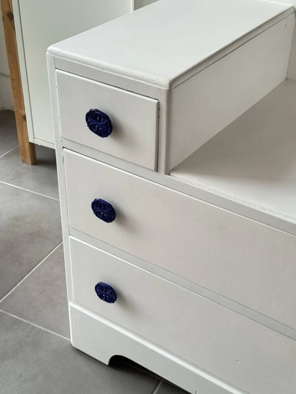 Commode buffet blanc asymétrique coiffeuse vintage