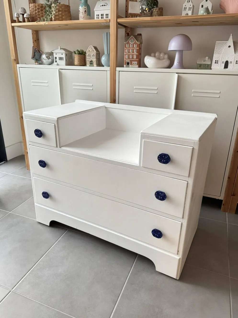 Commode buffet blanc asymétrique coiffeuse vintage