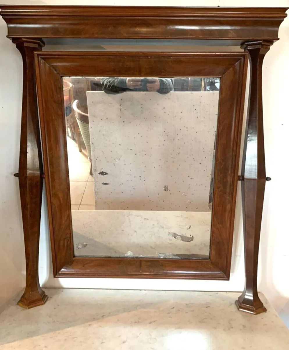 Commode coifeuse Louis Philippe en acajou et placage XIX siècle
