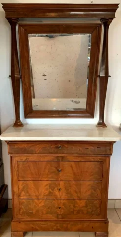 Commode coifeuse Louis Philippe en acajou et placage XIX siècle