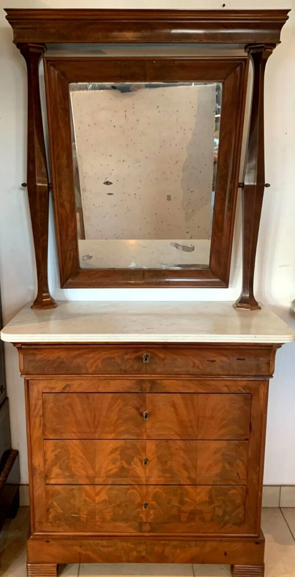 Commode coifeuse Louis Philippe en acajou et placage XIX siècle