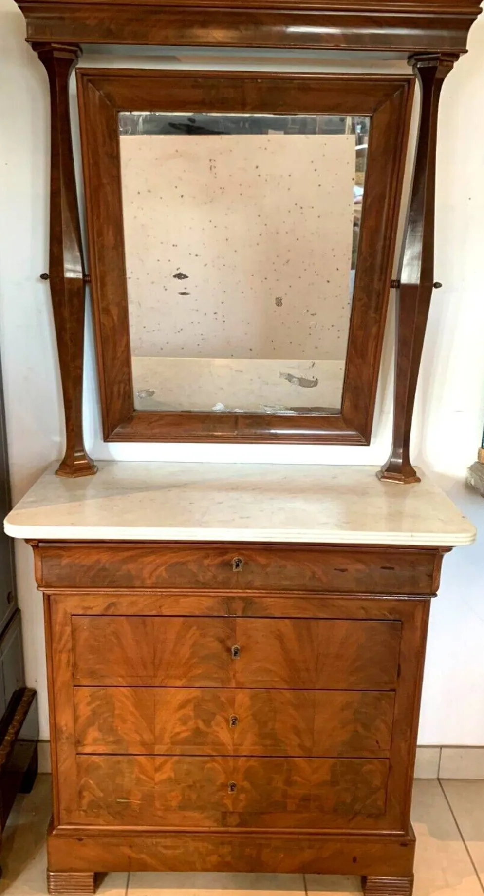 Commode coifeuse Louis Philippe en acajou et placage XIX siècle