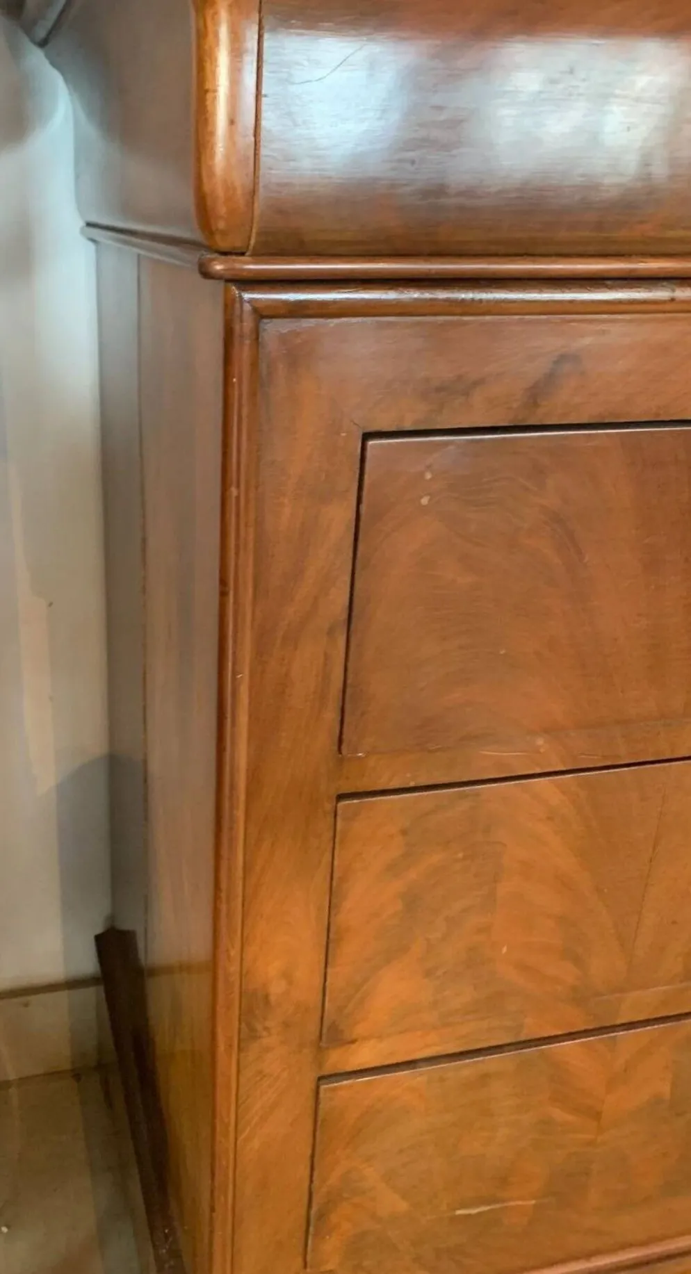 Commode coifeuse Louis Philippe en acajou et placage XIX siècle