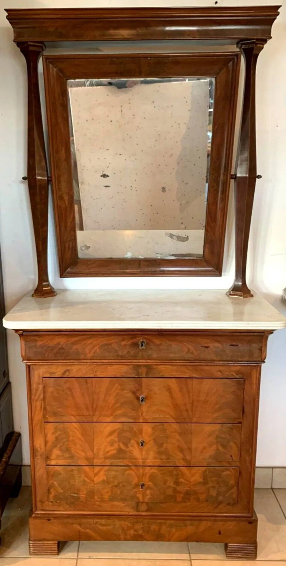 Commode coifeuse Louis Philippe en acajou et placage XIX siècle