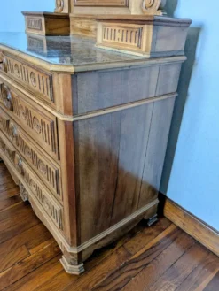 Commode coiffeuse en noyer fin 19ème siècle