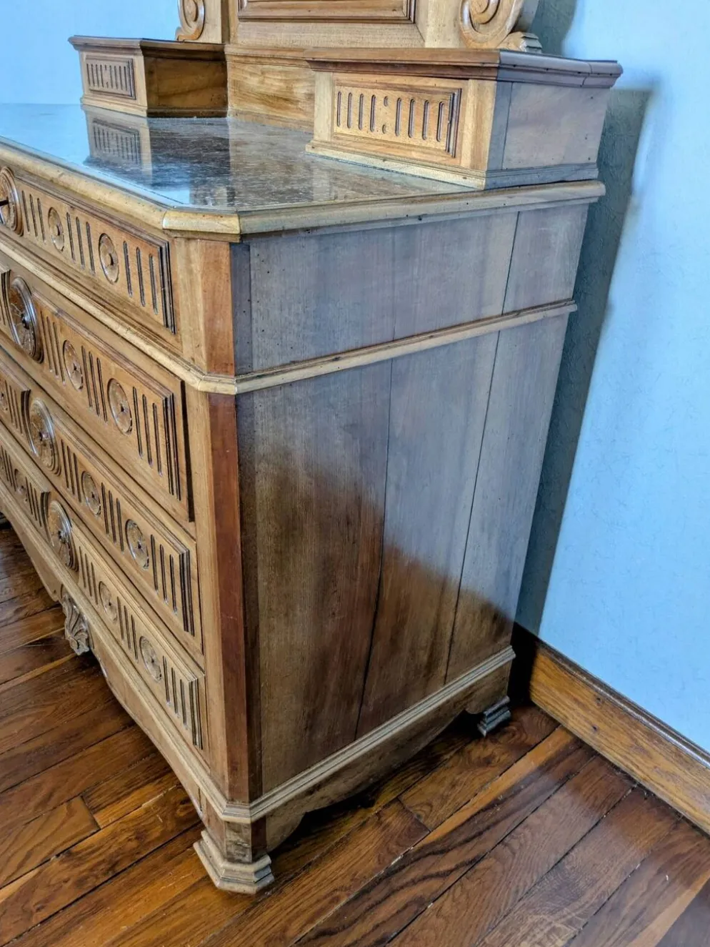 Commode coiffeuse en noyer fin 19ème siècle