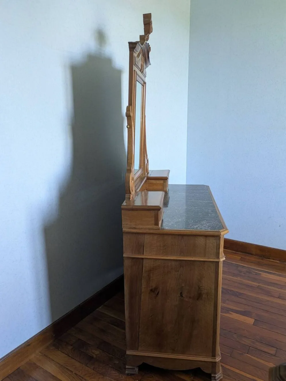 Commode coiffeuse en noyer fin 19ème siècle