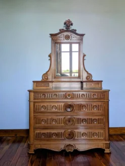 Commode coiffeuse en noyer fin 19ème siècle