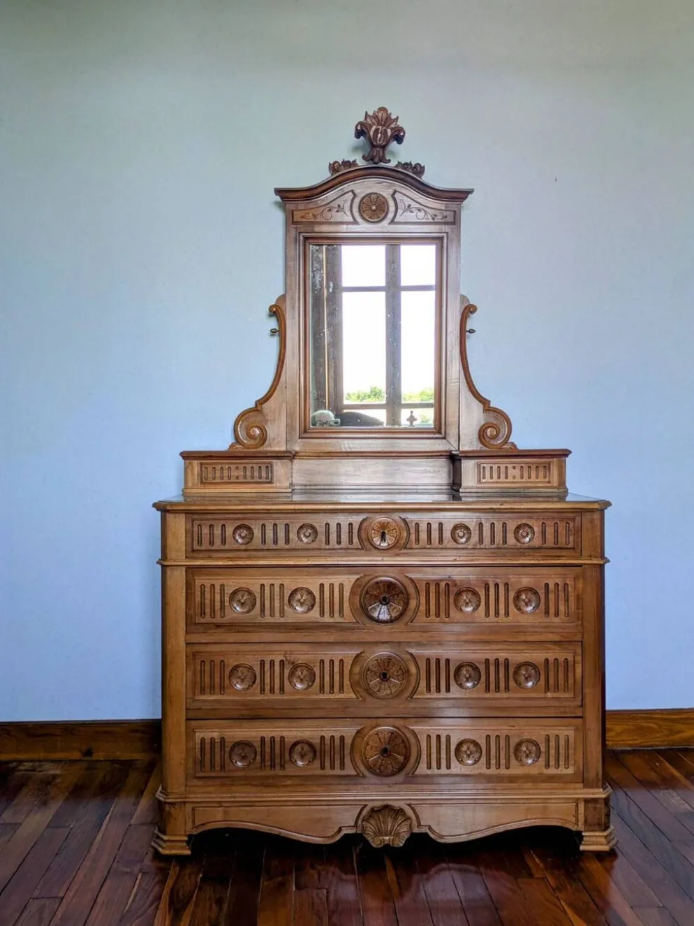 Commode coiffeuse en noyer fin 19ème siècle