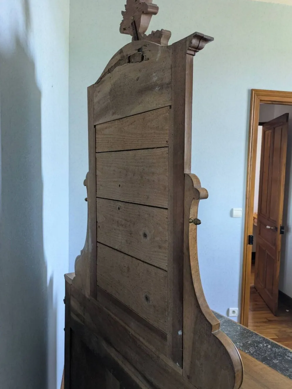Commode coiffeuse en noyer fin 19ème siècle