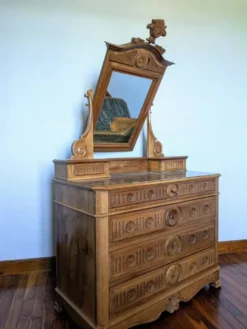 Commode coiffeuse en noyer fin 19ème siècle