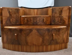 Commode-coiffeuse en ronce de noyer, Angleterre – 1920