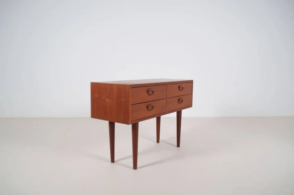 Commode danoise conçue par Kai Kristiansen pour FM Mobler, années 1960.