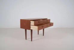 Commode danoise conçue par Kai Kristiansen pour FM Mobler, années 1960.