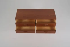 Commode danoise conçue par Kai Kristiansen pour FM Mobler, années 1960.
