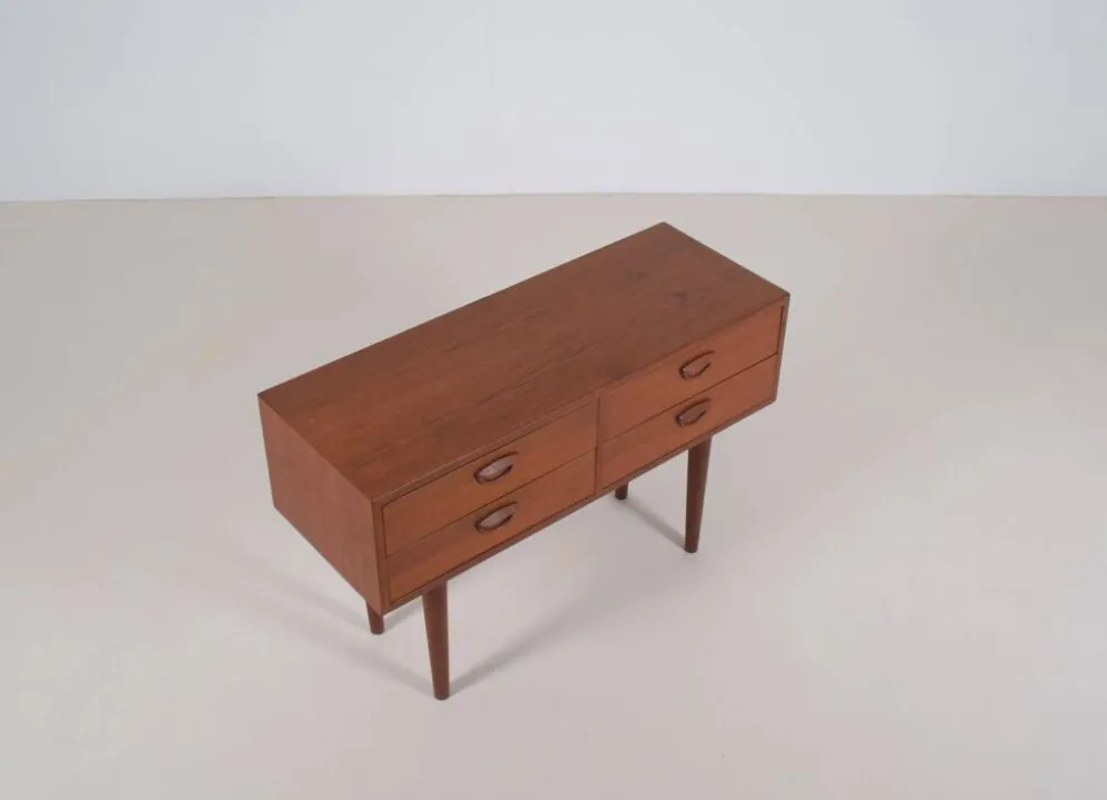 Commode danoise conçue par Kai Kristiansen pour FM Mobler, années 1960.