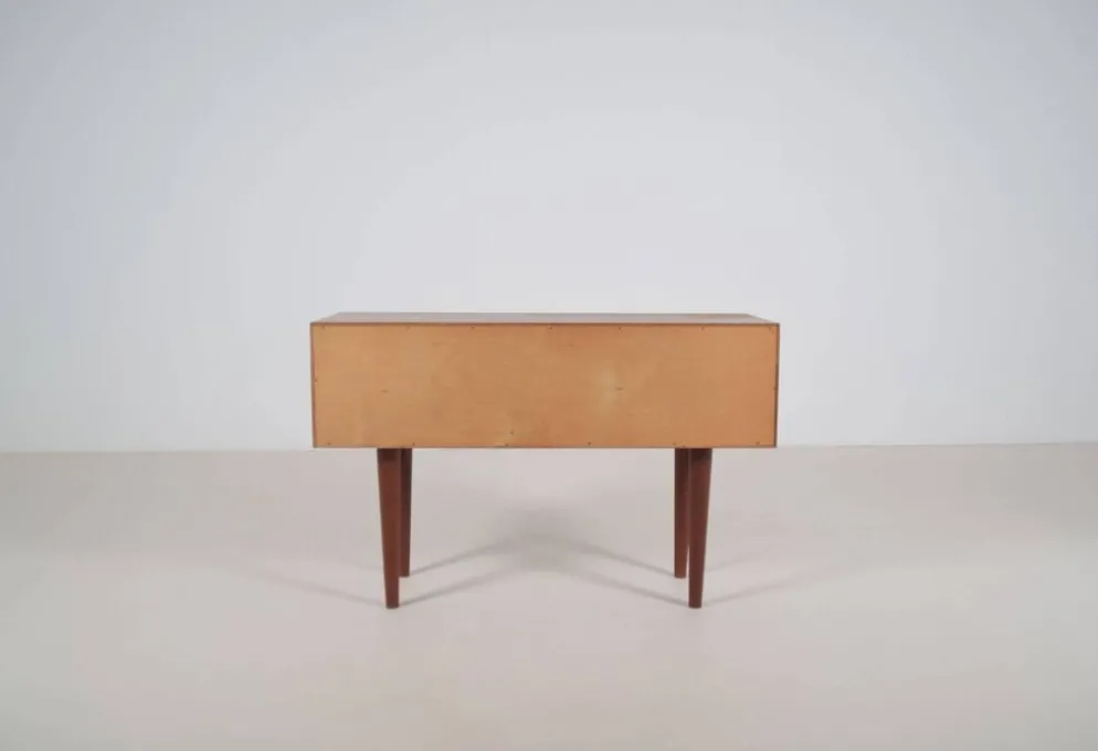 Commode danoise conçue par Kai Kristiansen pour FM Mobler, années 1960.