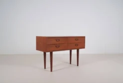 Commode danoise conçue par Kai Kristiansen pour FM Mobler, années 1960.