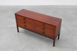 Commode danoise moderne du milieu du siècle, Danemark, vers les années 1960.
