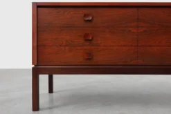 Commode danoise moderne du milieu du siècle, Danemark, vers les années 1960.