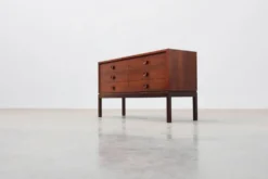 Commode danoise moderne du milieu du siècle, Danemark, vers les années 1960.