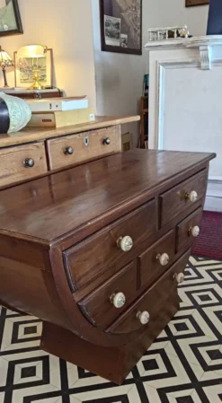 Commode demi lune