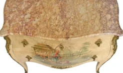 Commode de style louis XV