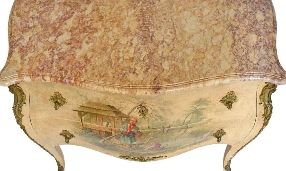 Commode de style louis XV