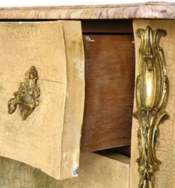 Commode de style louis XV