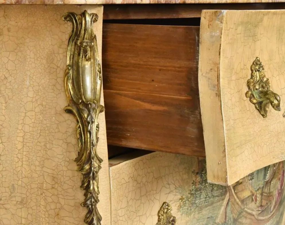 Commode de style louis XV
