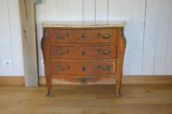 Commode de style Louis XV galbée en bois de rose