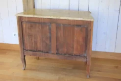 Commode de style Louis XV galbée en bois de rose