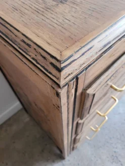 Commode de style vintage pieds compas