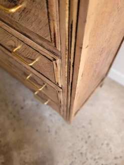 Commode de style vintage pieds compas