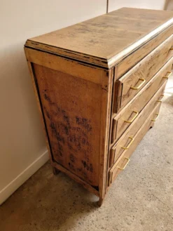 Commode de style vintage pieds compas