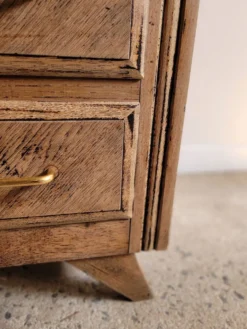 Commode de style vintage pieds compas