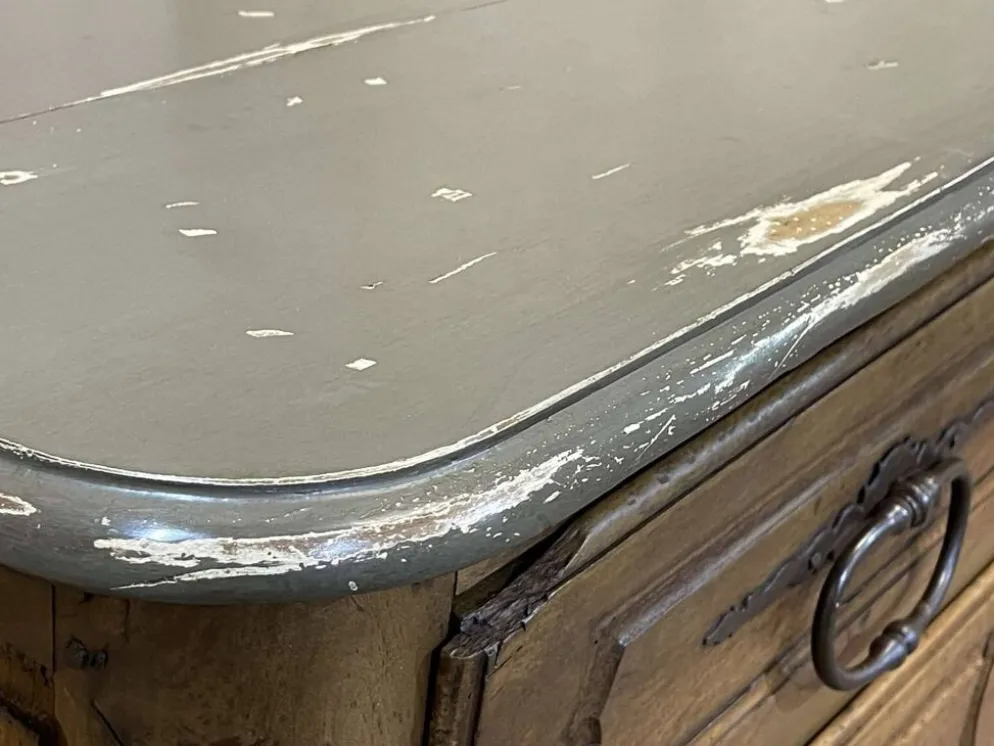 Commode d'époque Louis XV XVIIIème en noyer, plateau peint en gris patiné