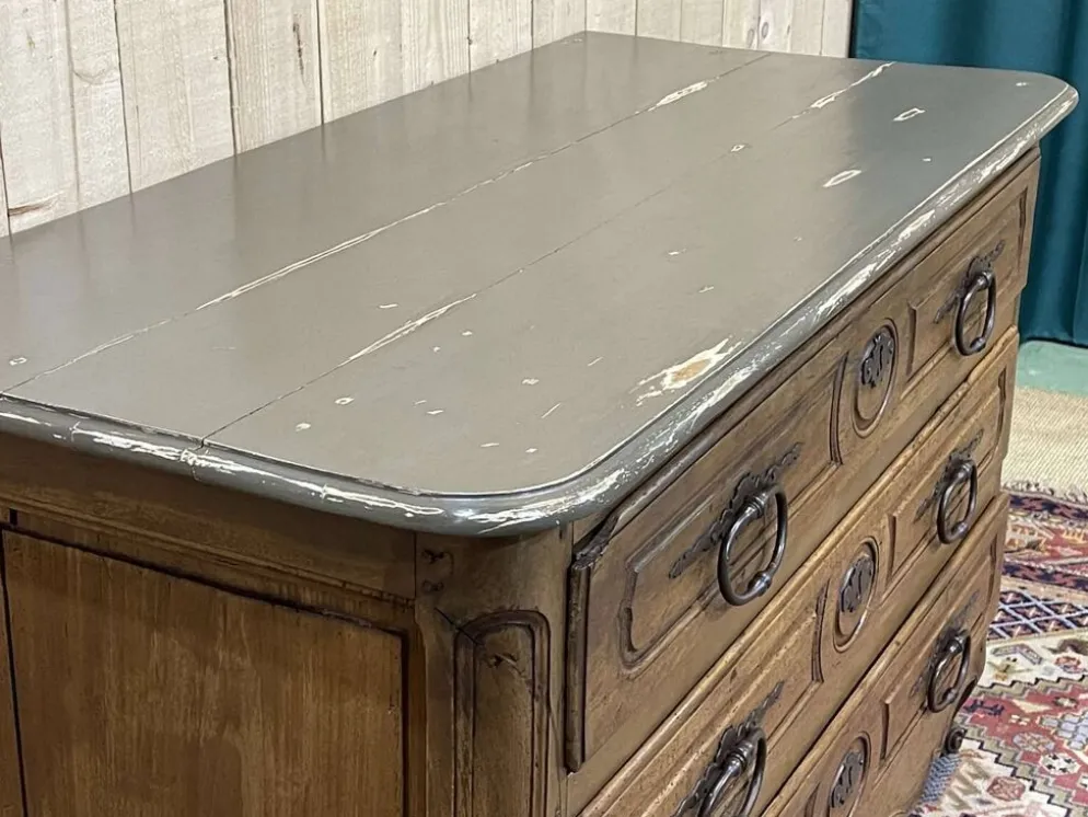 Commode d'époque Louis XV XVIIIème en noyer, plateau peint en gris patiné
