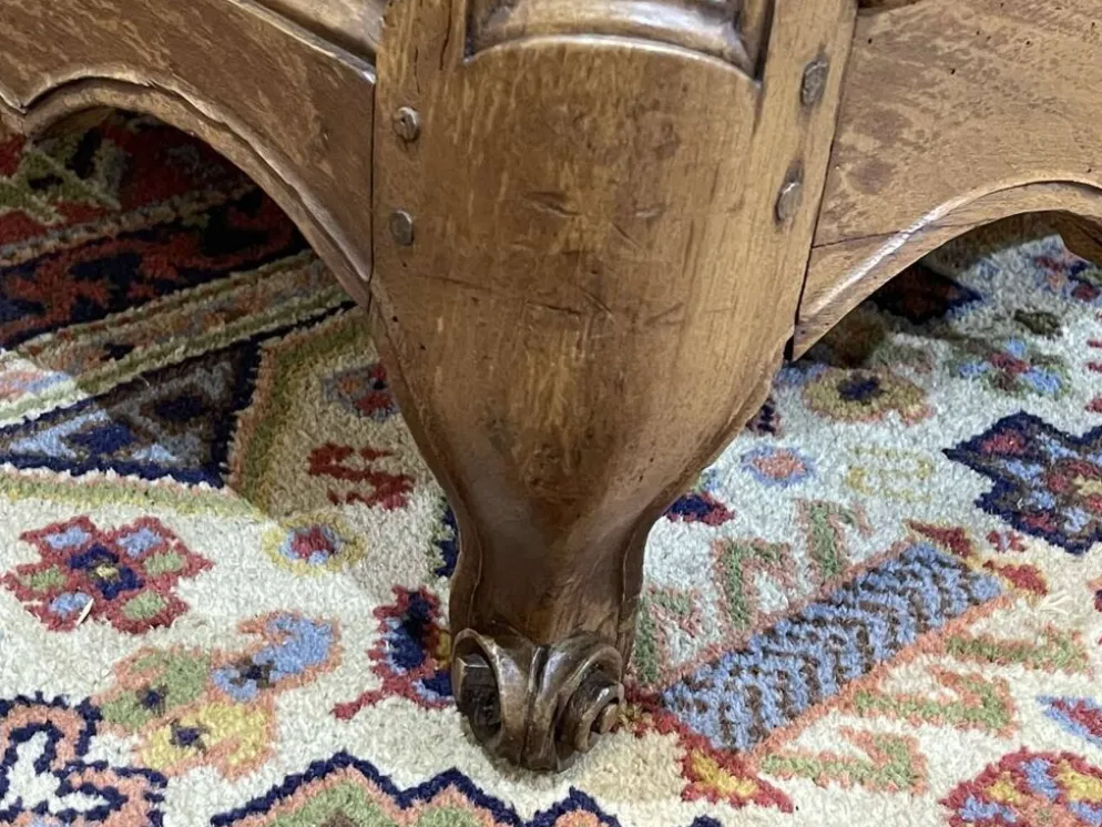 Commode d'époque Louis XV XVIIIème en noyer, plateau peint en gris patiné