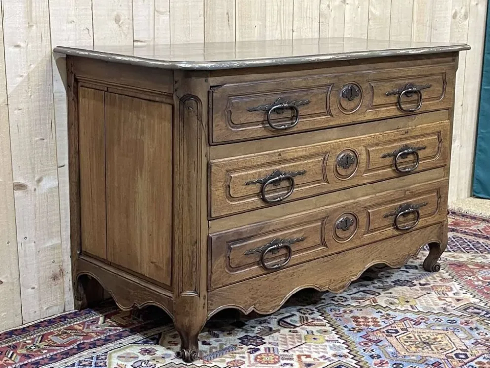 Commode d'époque Louis XV XVIIIème en noyer, plateau peint en gris patiné