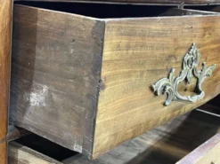 Commode d'époque Régence en amarante et dessus marbre XVIIIème