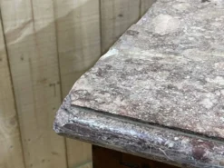 Commode d'époque Régence en amarante et dessus marbre XVIIIème