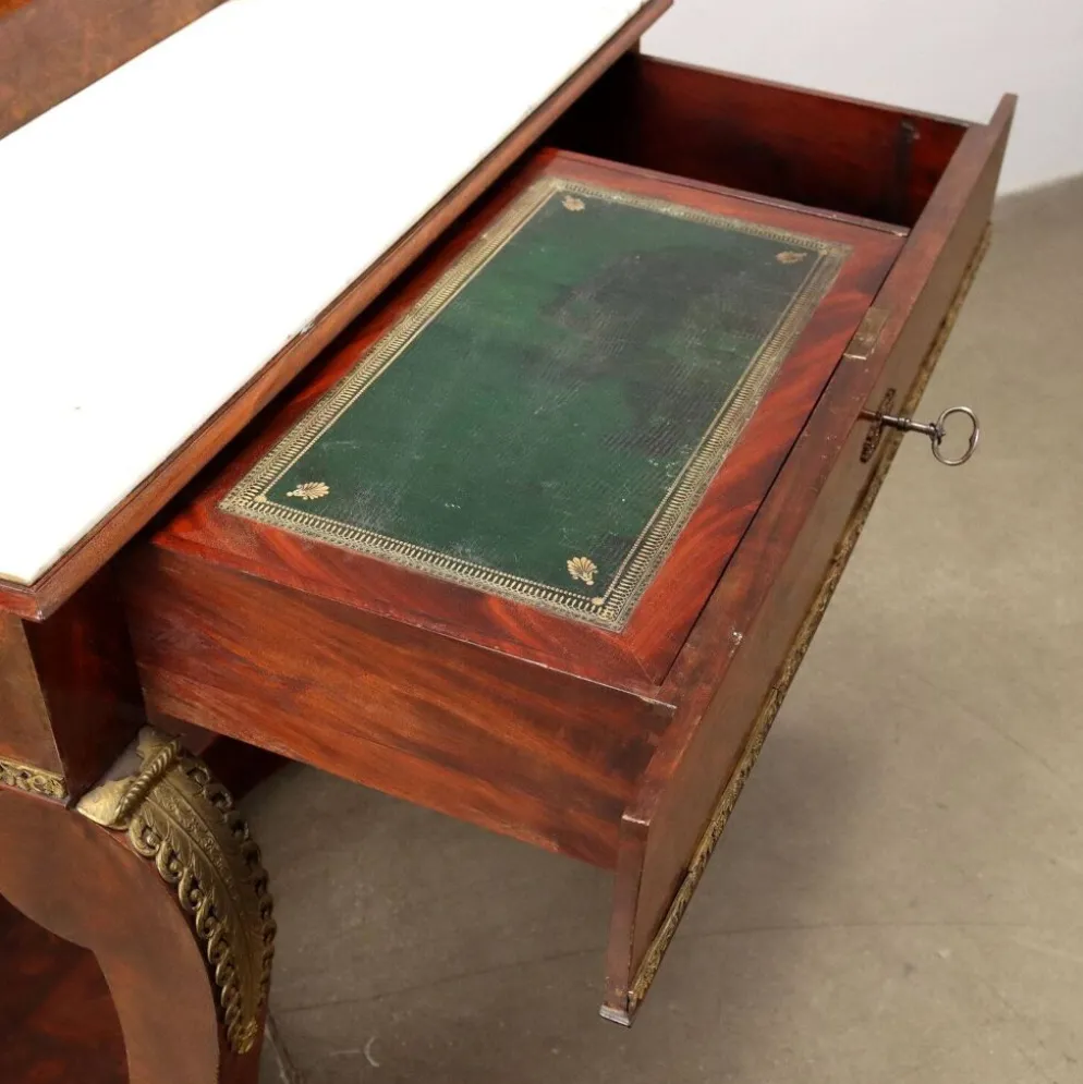 Commode en acajou restaurée, France, 19e siècle.
