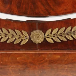 Commode en acajou restaurée, France, 19e siècle.