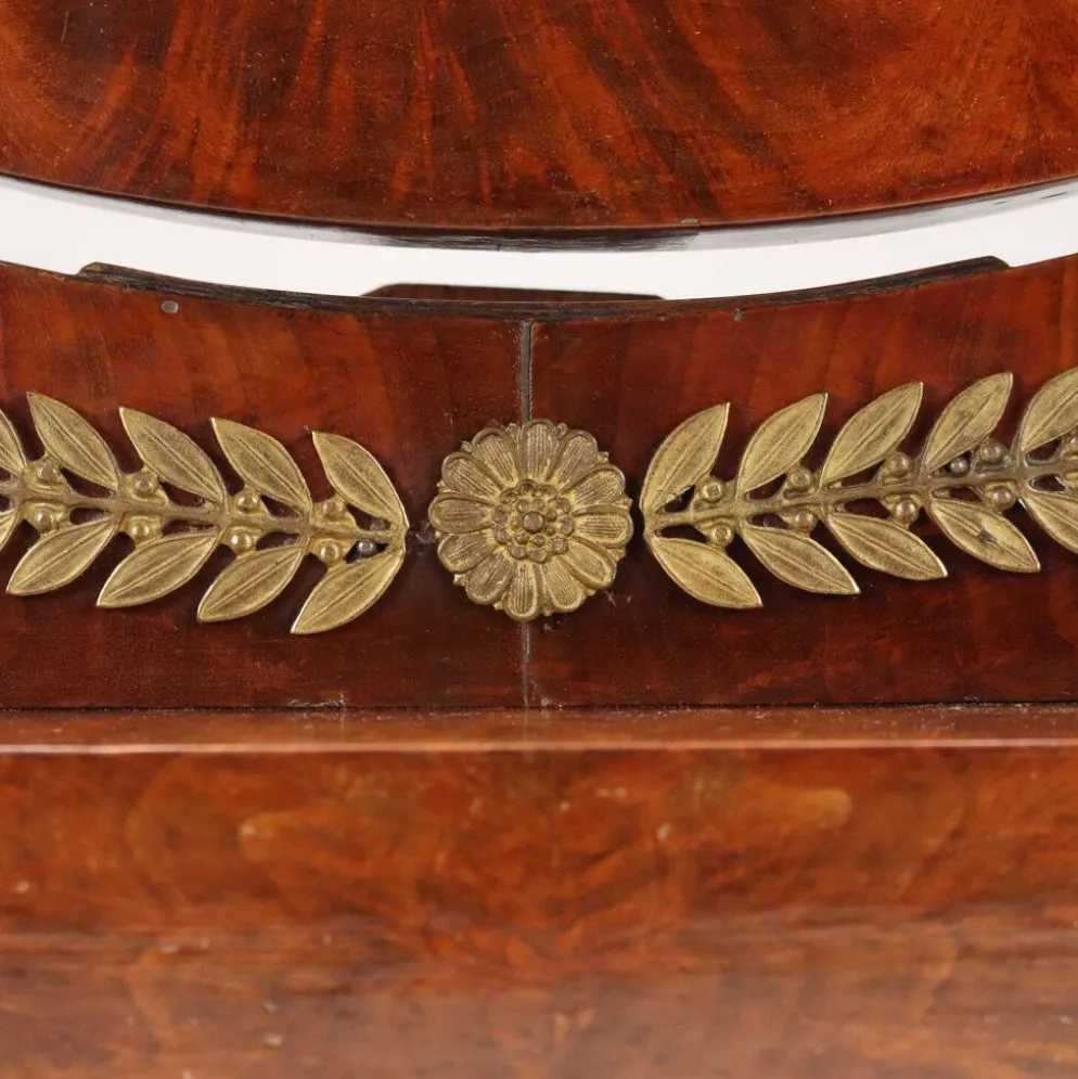 Commode en acajou restaurée, France, 19e siècle.