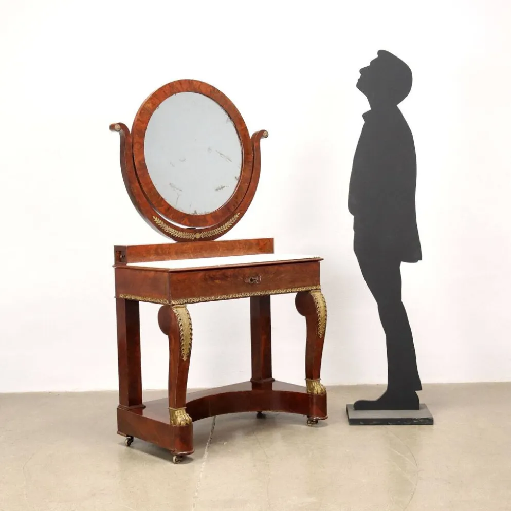 Commode en acajou restaurée, France, 19e siècle.